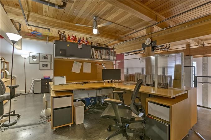 210 W 5 St, Kansas City, MO 64105