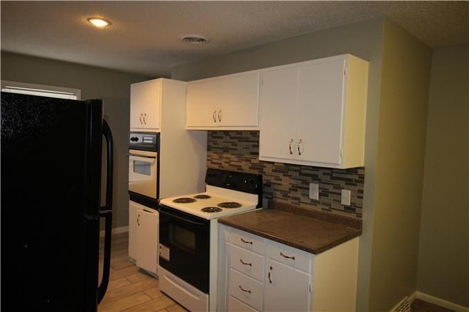 4225 E 52nd St, Kansas City, MO 64130