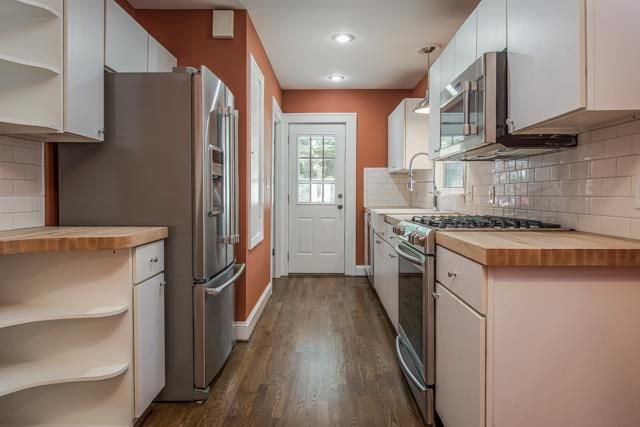 616 E 61st Ter, Kansas City, MO 64110