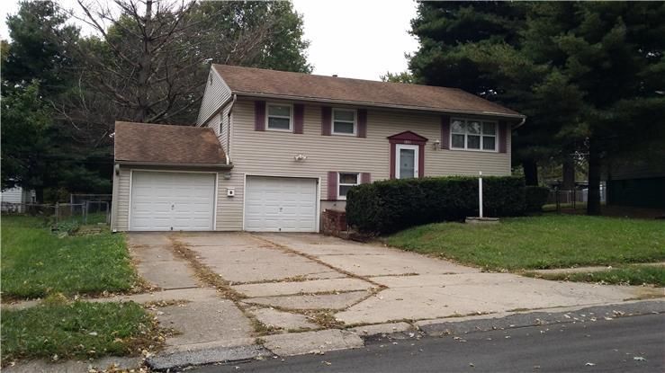 18511 E 8th St, Independence, MO 64056