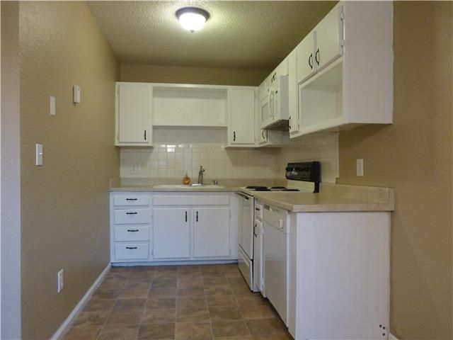 621 N Willie St, Olathe, KS 66061