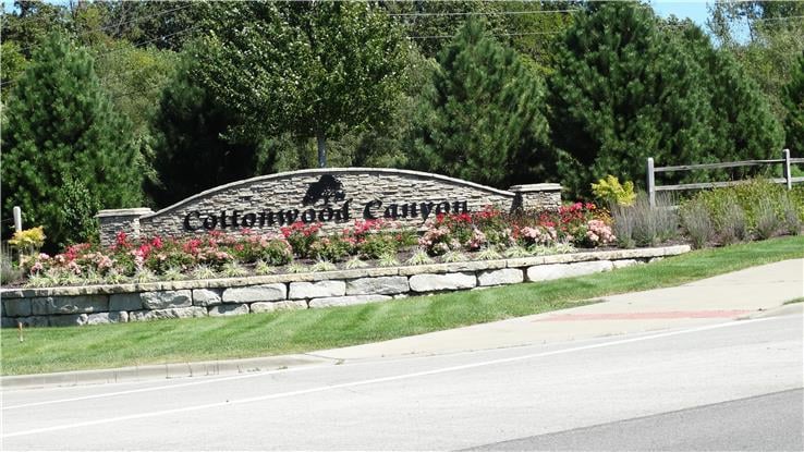 9095 Cottonwood Canyon Pl, Lenexa, KS 66219