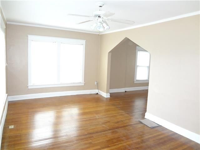 107 E 49th St, Kansas City, MO 64112