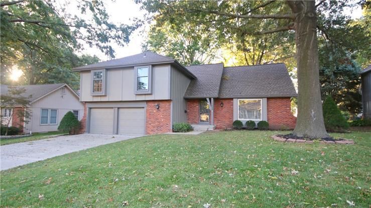 10825 W 102nd St, Overland Park, KS 66214