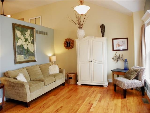 805 E 14th St, Eudora, KS 66025