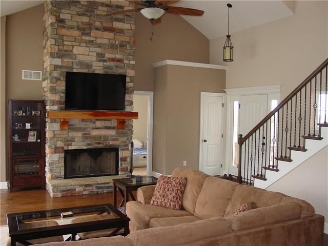 425 SE 281st Rd, Warrensburg, MO 64093