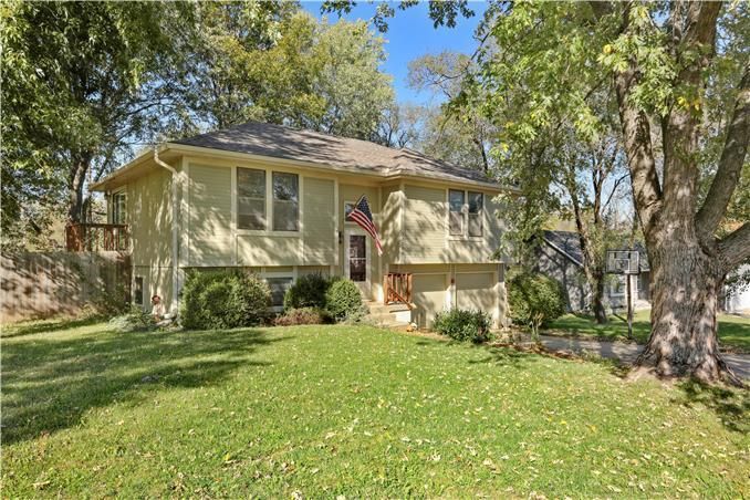 33550 Valley View St, De Soto, KS 66018