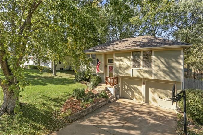 33550 Valley View St, De Soto, KS 66018