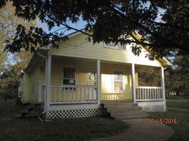 511 N 4 St, Lacygne, KS 66040