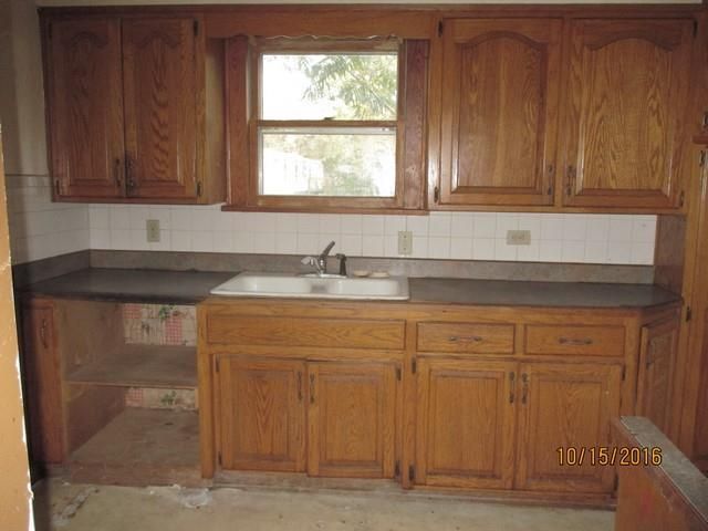 511 N 4 St, Lacygne, KS 66040