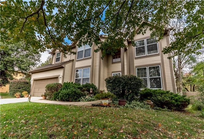 15809 Maple St, Overland Park, KS 66223