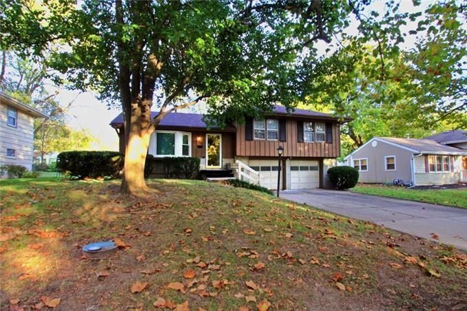 7915 Hedges Ave, Raytown, MO 64138