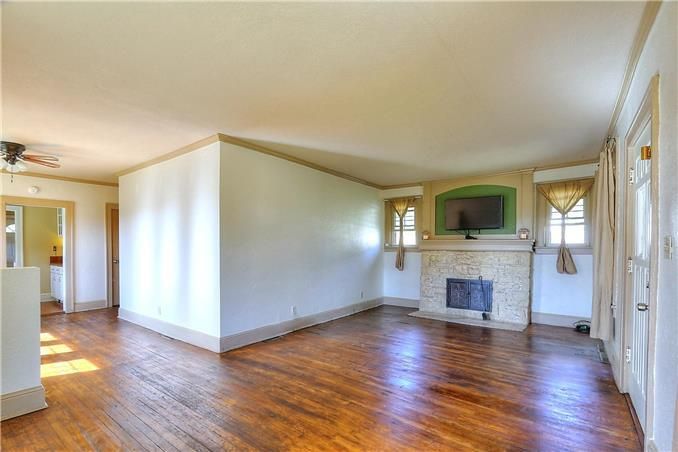 8207 E 55th St, Kansas City, MO 64129