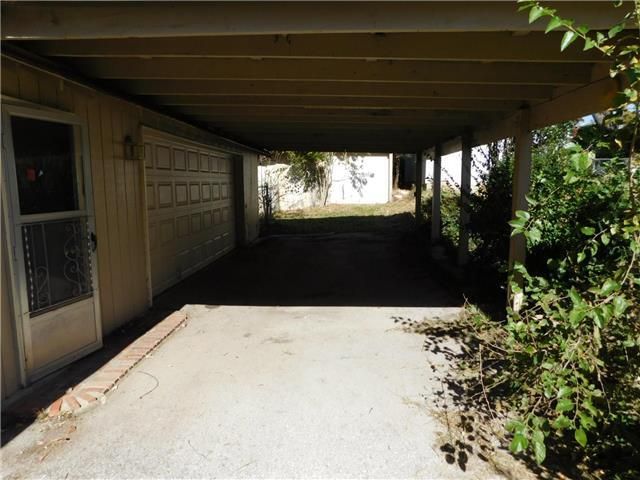 9516 E 15th St, Independence, MO 64052