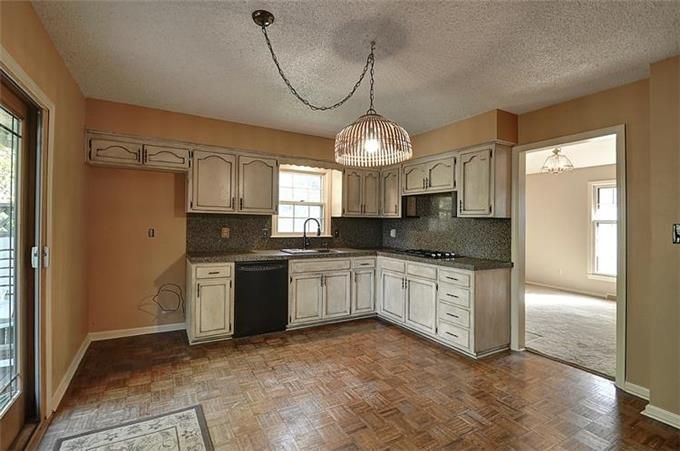 9700 W 103rd Ter, Overland Park, KS 66212