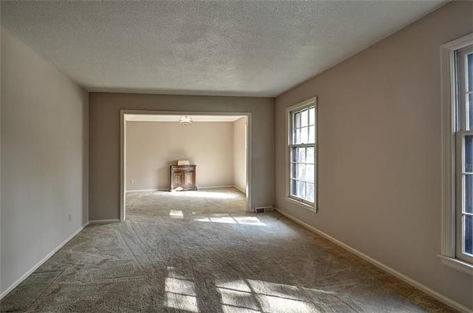 9700 W 103rd Ter, Overland Park, KS 66212