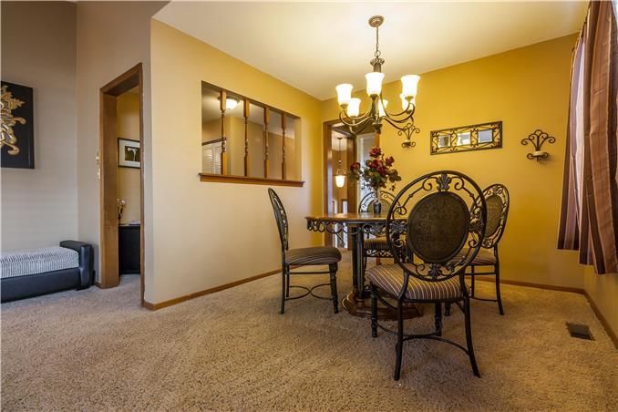 7723 Kessler Ln, Overland Park, KS 66204