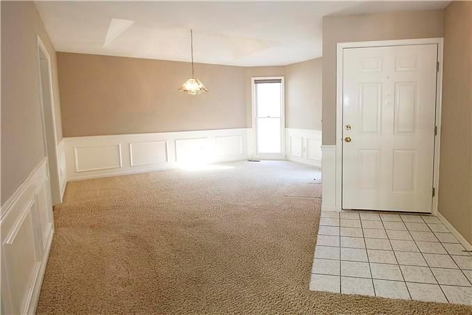 9628 N Locust Dr, Kansas City, MO 64155