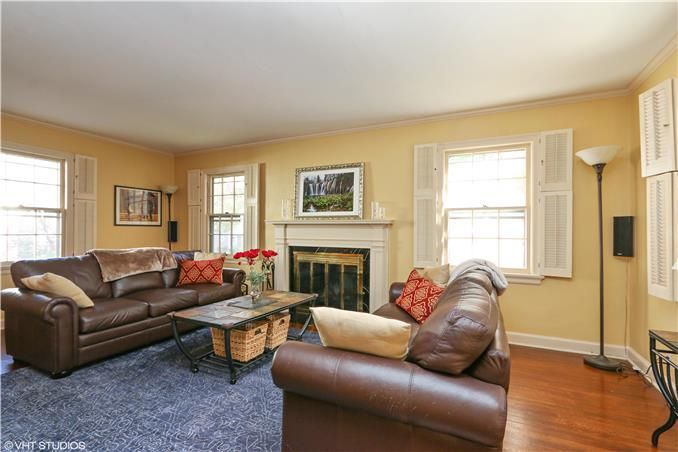 6840 Locust St, Kansas City, MO 64131