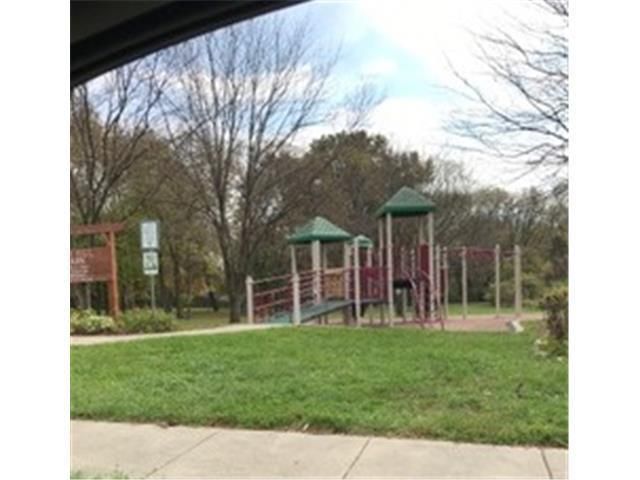 1710 Oneida St, Lexington, MO 64067
