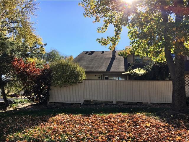 730 E 122nd Pl, Kansas City, MO 64146