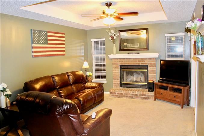 208 Cross Creek Dr, Grain Valley, MO 64029