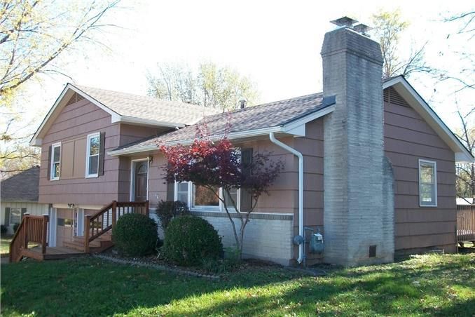 1320 Delaware St, Pleasant Hill, MO 64080
