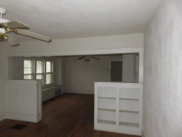 9326 E 18th St, Independence, MO 64052