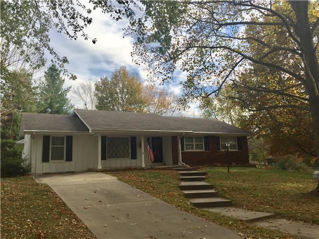 67 Northridge Dr, St Joseph, MO 64506