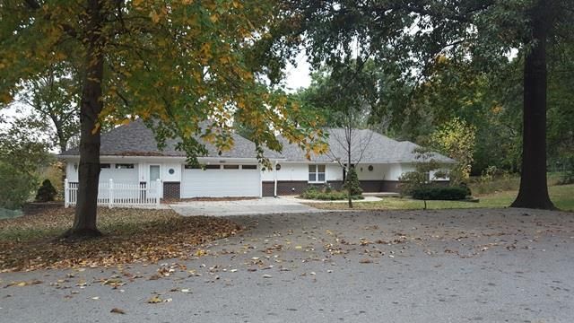6011 NW 68th Ter, Kansas City, MO 64151