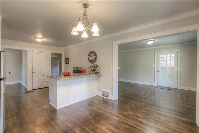 7309 Main St, Kansas City, MO 64114