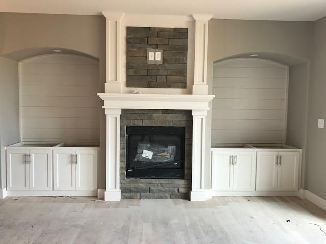 16909 Gillette St, Overland Park, KS 66221
