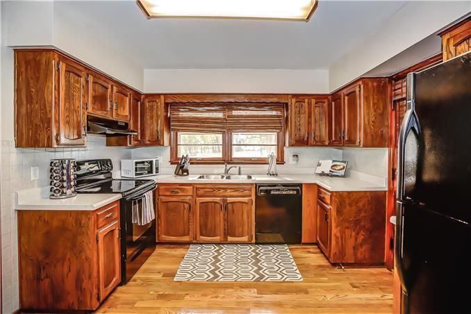 8229 W 88th St, Overland Park, KS 66212