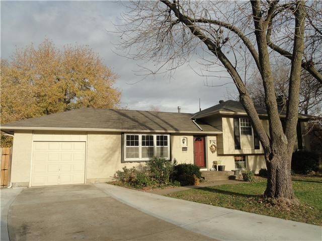 409 Manor Dr, Belton, MO 64012