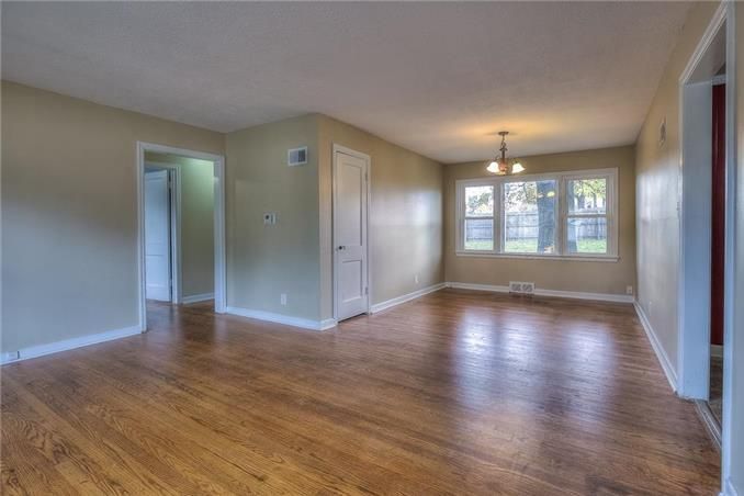 8618 Mackey St, Overland Park, KS 66212