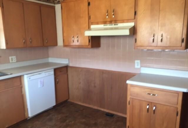 30 E Hyde Park Ave, St Joseph, MO 64504