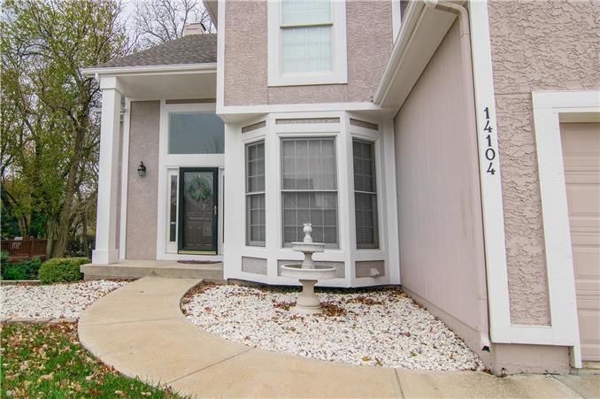 14104 Gillette St, Overland Park, KS 66221