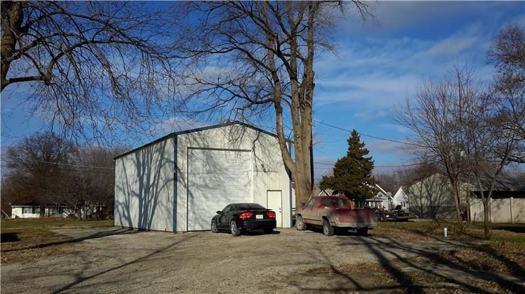 924 W Third St, Cameron, MO 64429