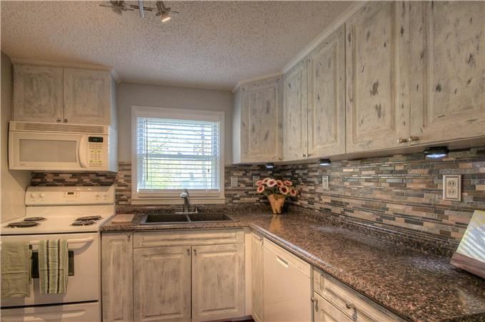 7833 Summit St, Kansas City, MO 64114