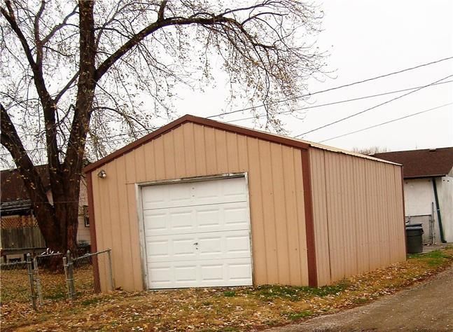 6602 Carnegie St, St Joseph, MO 64504