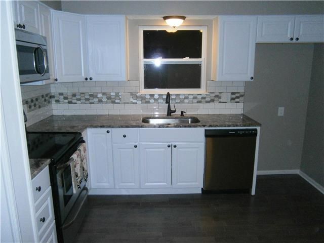 1903 E 60th Ter, Kansas City, MO 64130