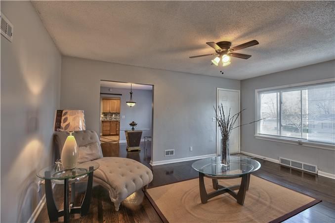 5940 Crescent Ave, Raytown, MO 64133