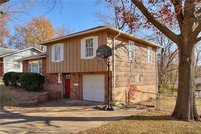 9705 E 50th St, Kansas City, MO 64133