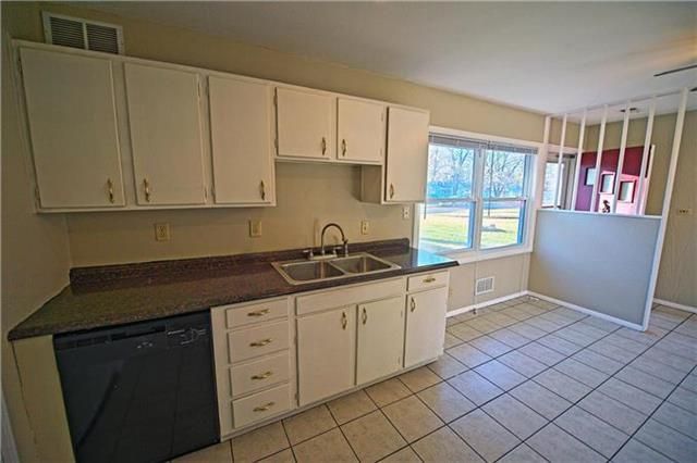 7702 E 110th St, Kansas City, MO 64134