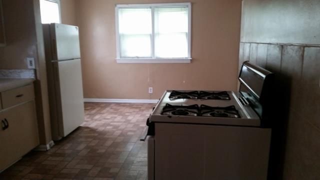3519 E 46th St, Kansas City, MO 64130