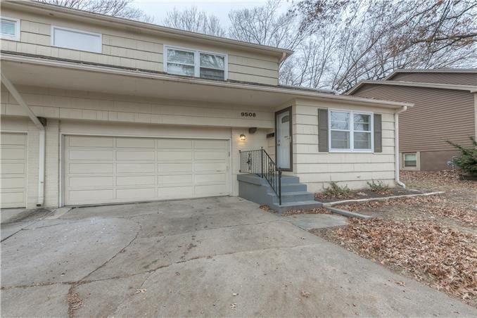 9508 Outlook St, Overland Park, KS 66207