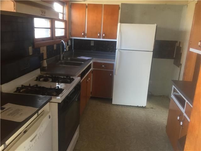 10008 E 43rd St, Kansas City, MO 64133