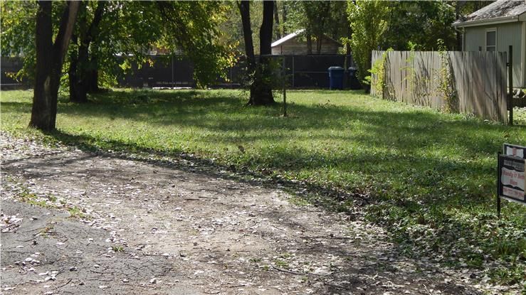 434 Perry St, Lawrence, KS 66044