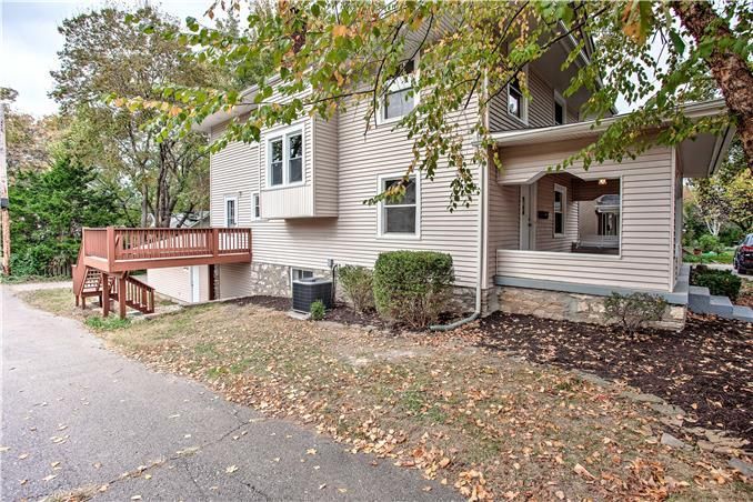 5830 Cherry St, Kansas City, MO 64110