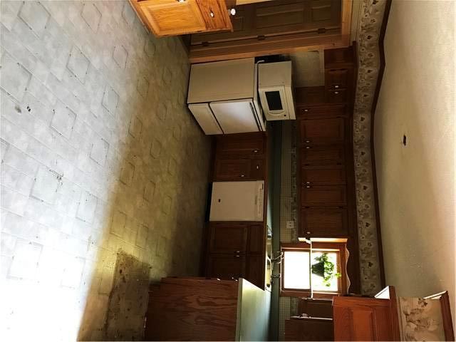 114 W 4th St, Stanberry, MO 64489